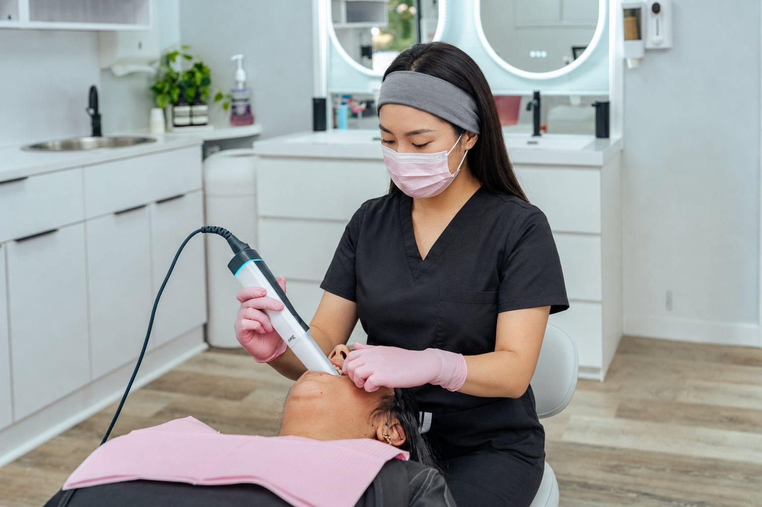 Digital intraoral scan at Dr. Pink Orthodontics